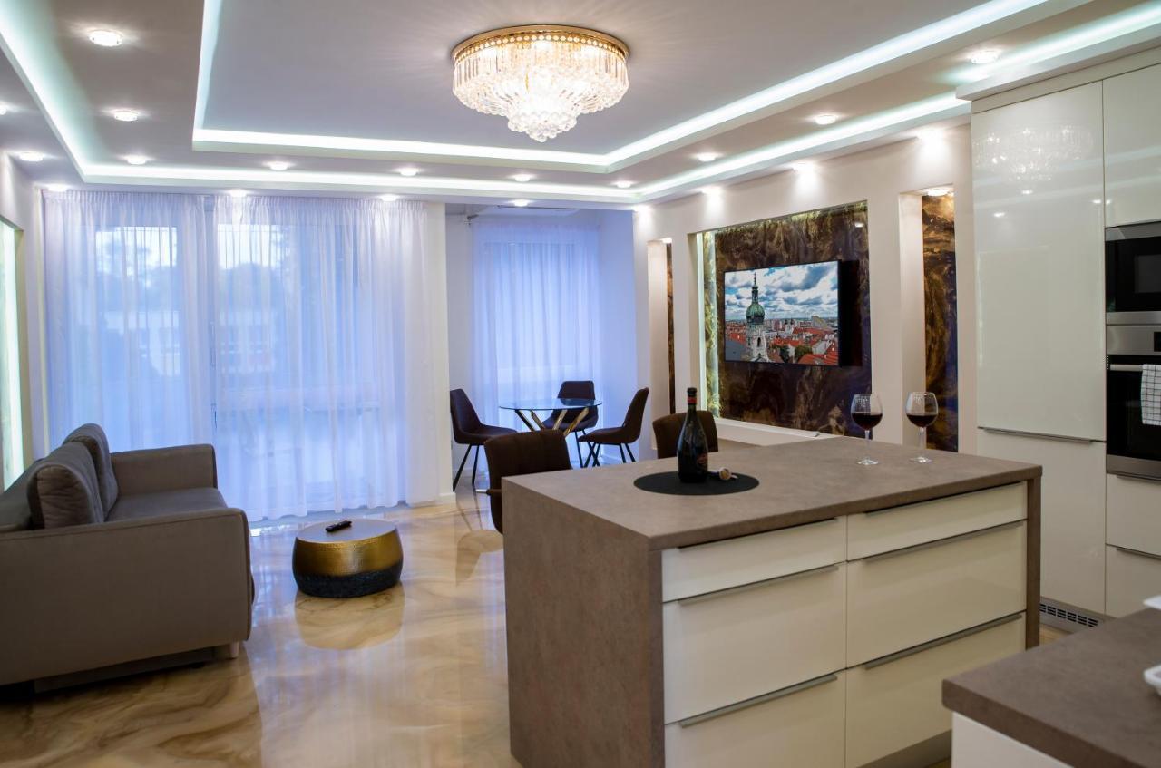 Dream Apartman 2 With Free Parking Дьор Екстериор снимка